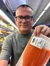 Jak na porzadnego mezczyzne przystalo, oto zdjecie ze swiezo złapana ryba. 08/2022